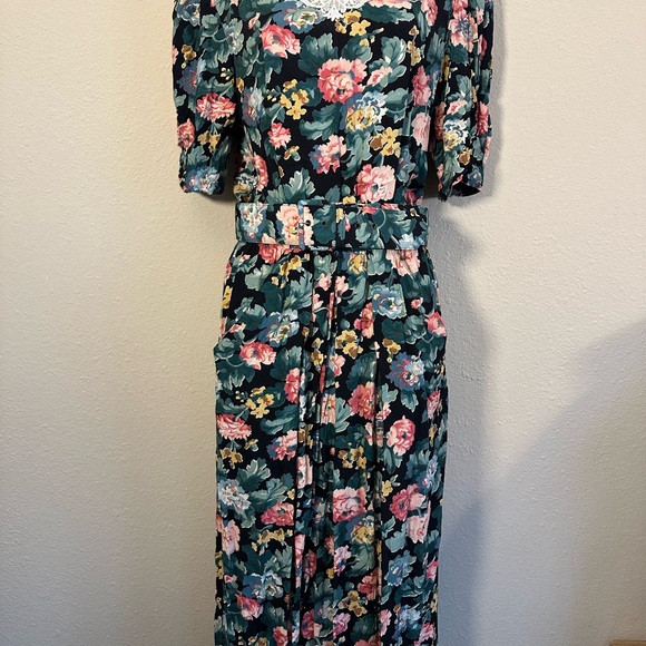 E.D Michaels vintage floral dress. - Picture 5 of 11